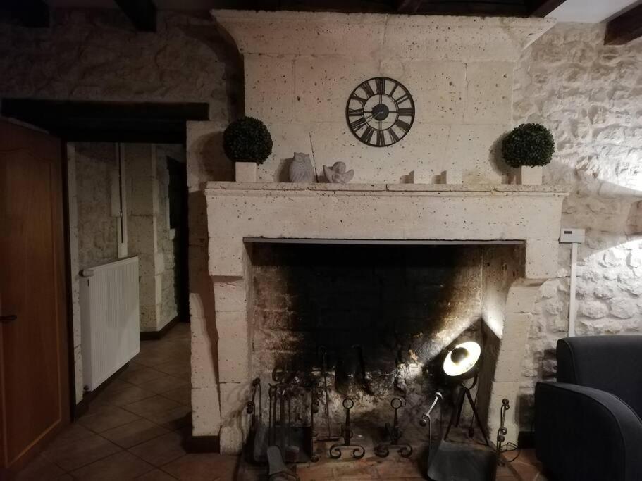 Maison Charentaise A La Campagne Becheresse Bagian luar foto