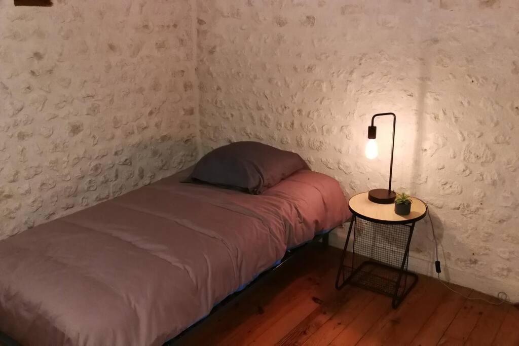 Maison Charentaise A La Campagne Becheresse Bagian luar foto